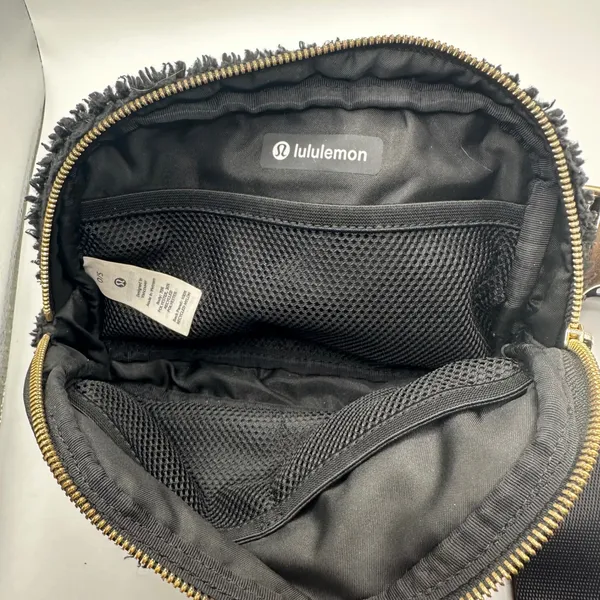 Lululemon Everywhere Belt Bag 1L teddy Black Gold Hardware Sherpa Fanny Pack - Image 4