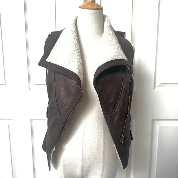 Forever 21 brown faux leather zip up vest - Image 4