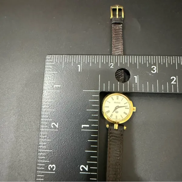 Vintage GUCCI 2000L Sherry Line Ladies Watch NEEDS BATTERY! - Image 7