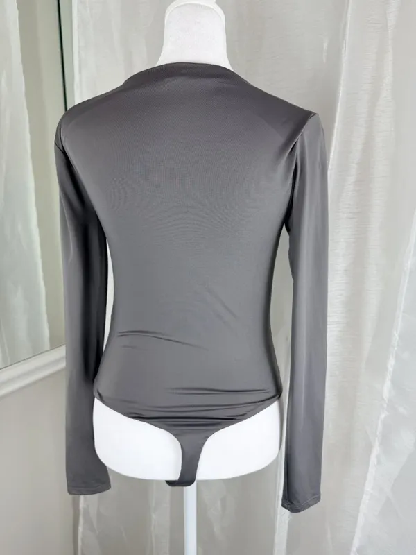 Forever 21 Women's Gray Long Sleeve Bodysuit Size M Stretch Scoop Neck Slim - Image 2