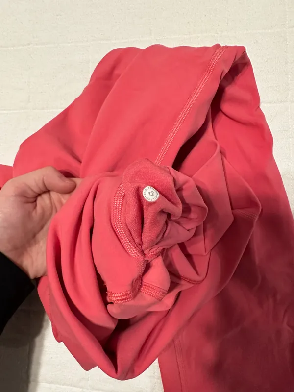 Lululemon 25” Align leggings in color sonic pink - Image 4