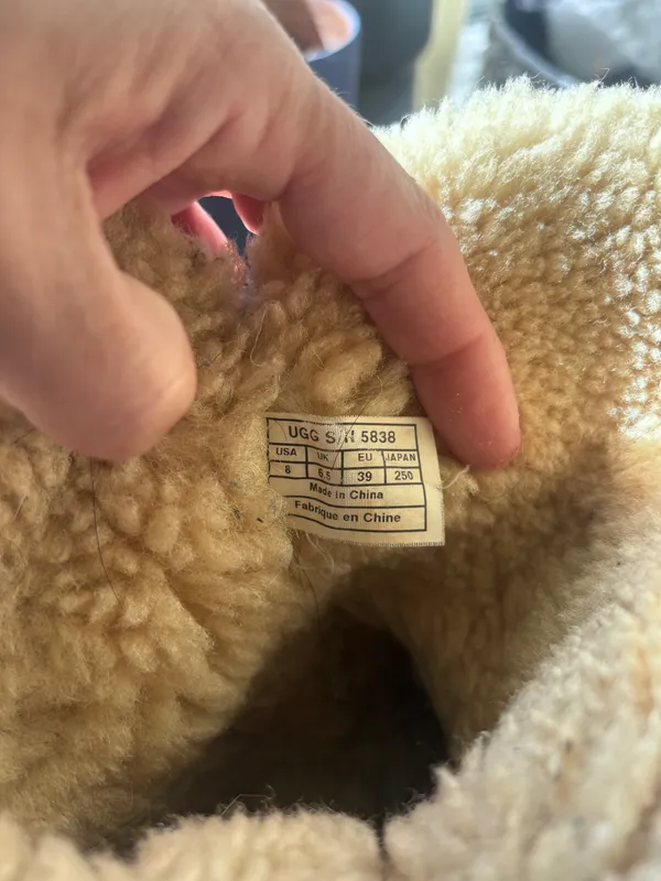 UGG Bailey Boots Button - Image 4