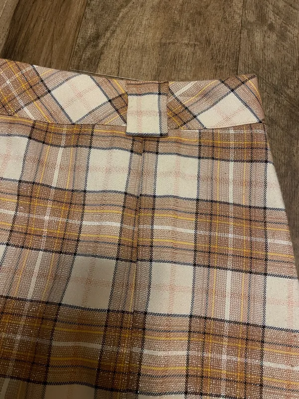 Sans Souci Lurex Plaid Mini Skirt with Front Slit - Beige & Cream Size Medium - Image 4
