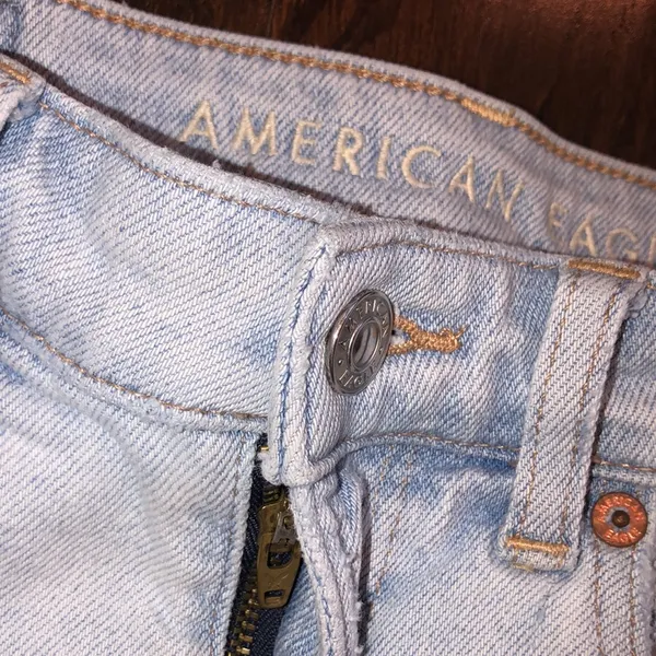 American Eagle MOM short size 2 cuffed - Image 2