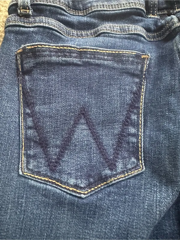 Wrangler Women’s Boot Cut Jeans in Dark Blue Denim - Image 2