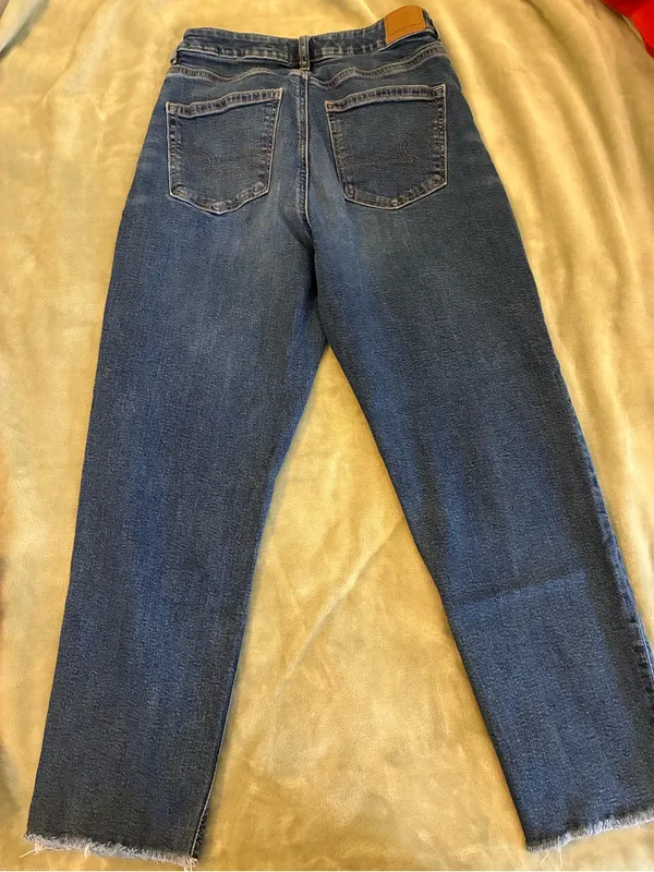 Women’s American Eagle Classic Stretch Mom Straight Jeans in Medium Blue Size 8 - Image 8