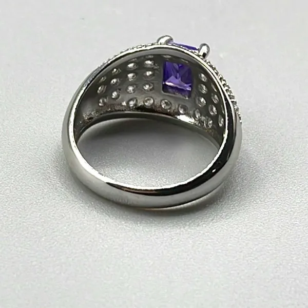 Boutique Silver plated & amethyst ring size 9. - Image 7