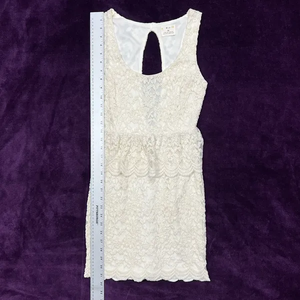 Pins And Needles Urban Outfitters Ivory‎ Cream Lace Sleeveless Peplum Dress XS - Image 4