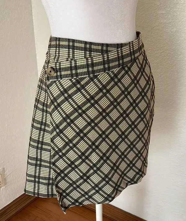 Line and Dot Plaid Mini Skirt - Image 2