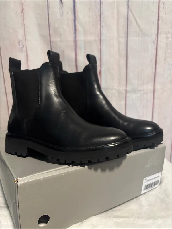 NIB Everlane The Lug Chelsea Boot - Image 9
