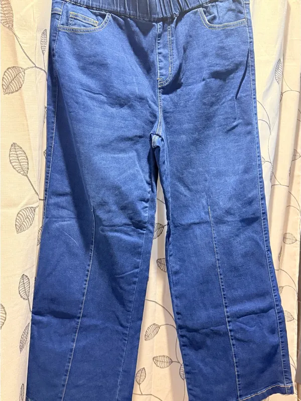 Women’s Wide Leg Flare Jeans in Blue - Image 2