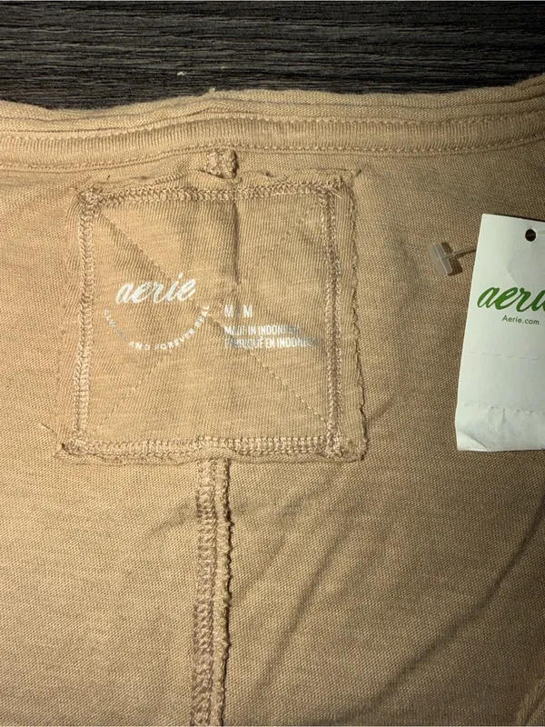 Aerie women’s happiest crop top shirt light tan V-neck - Image 3