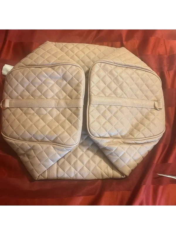 Elegant Quilted vegan leather weekender - Image 3