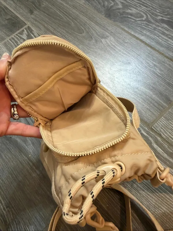 BEIS Tan beige Crossbody water bottle sling holder EUC - Image 3