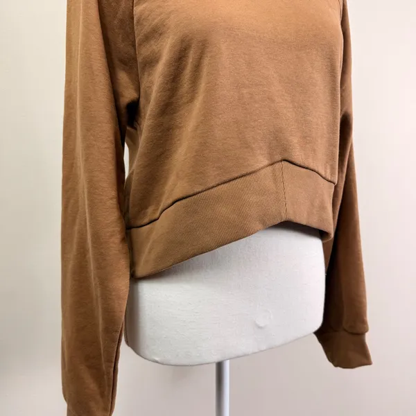 Beyond Yoga Uplift Cropped Raglan Sweatshirt Toffee Notched Hem Small - Image 7