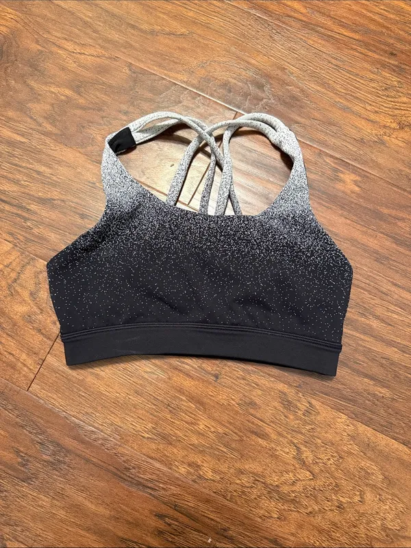 Women’s Lululemon Energy Bra in ombré speckle stop jacquard in black and white - Image 3