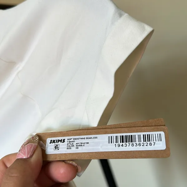 Skims Soft Smoothing Seamless T shirt Marble Top size‎ XS NWT - Image 8