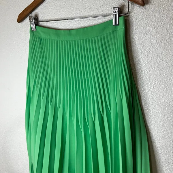 Reiss Izzie High Rise Pleated Midi Skirt in a vibrant bright green WOMENS US 4 - Image 3