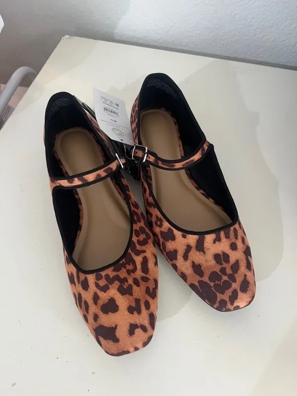 New Time And Tru Women’s Leopard Print Mary Jane Flats Shoes Size 9.5 NWT - Image 2