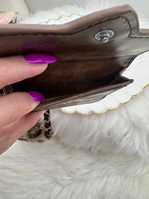 Elevate your everyday essentials with this chic brown card case keychain set. Fe - Image 3