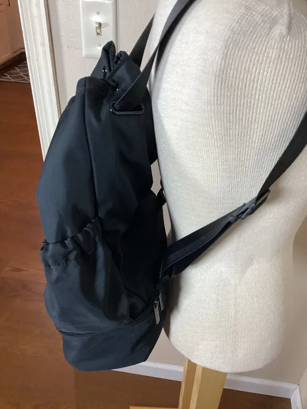 Beyond Yoga Commuter Backpack Black Drawstring Gym Bag - Image 3