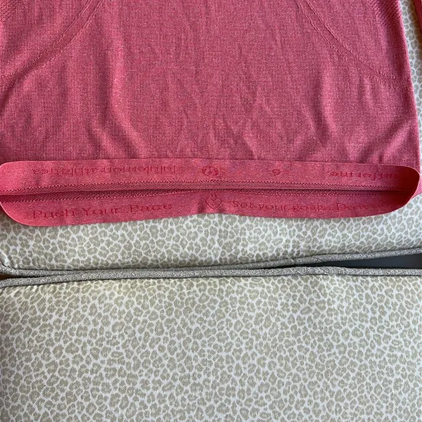 Lululemon Women’s Long Sleeve Activewear Performance Coral Shirt Size XS - Image 12
