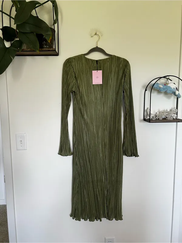 NWT Hello Molly‎ Sage Green Ribbed Plunge V Neck Long Sleeve Midi Dress Size 4 - Image 2