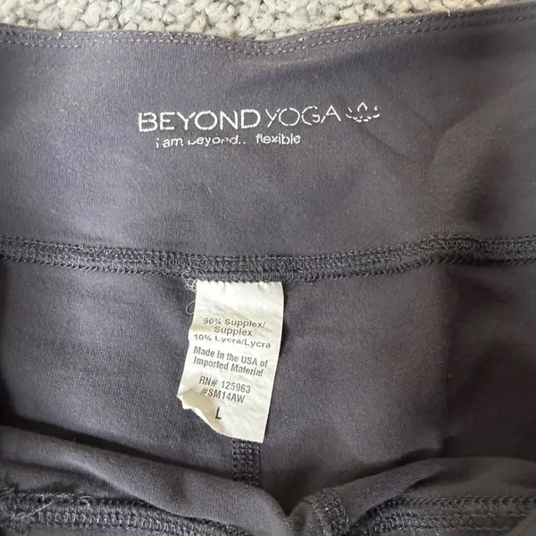 Beyond Yoga Life Time Fitness Gray Ruched Cropped Leggings Women Large SM14AW - Image 3