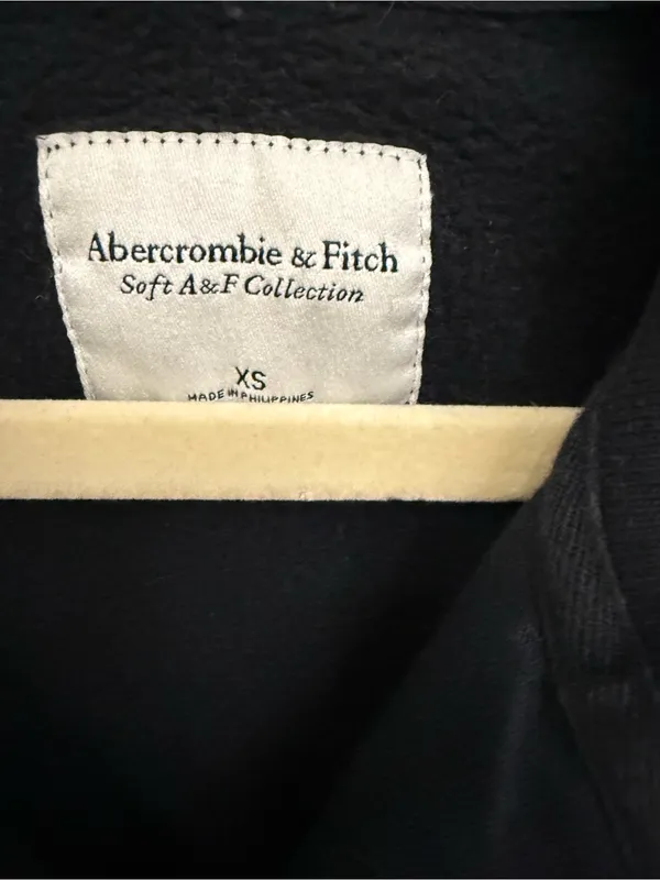 Abercrombie & Fitch Black Sleeveless Half-Zip Cropped Top - Image 3