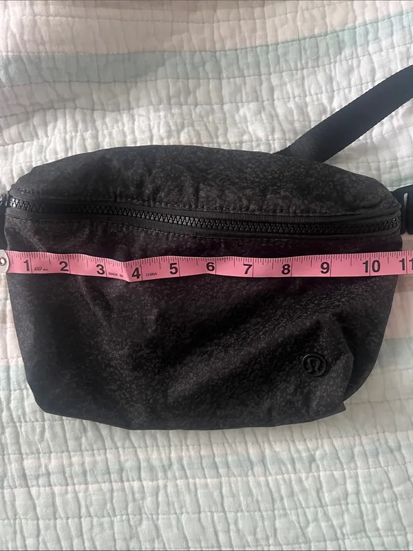 lululemon athletica black and reflective Fanny pack - Image 10