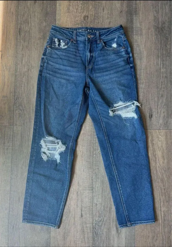 American Eagle Mom Jeans - Image 2
