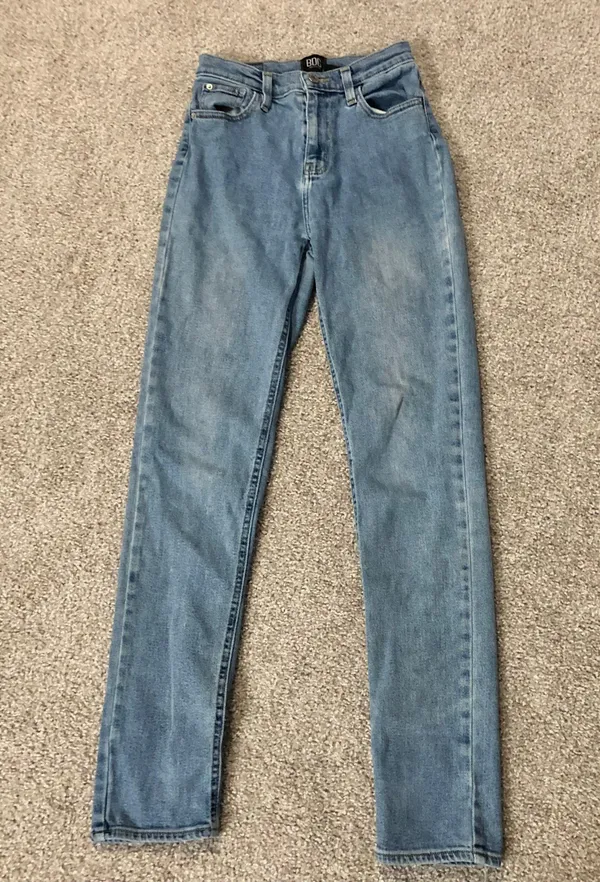 BDG Girlfriend High Rise Jeans Light Wash 25 - Image 3
