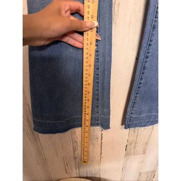 Refuge Women’s Medium Wash Flare Jeans Raw Hem – Size M - Image 8