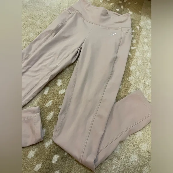 Gymshark light pink full length leggings side pockets women’s size XS - Image 4