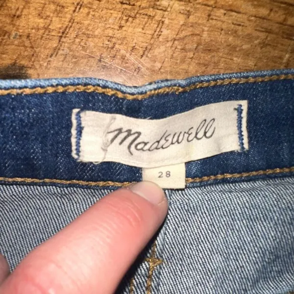 Madewell curvy distressed 28 cutoff mom jean shorts - Image 2