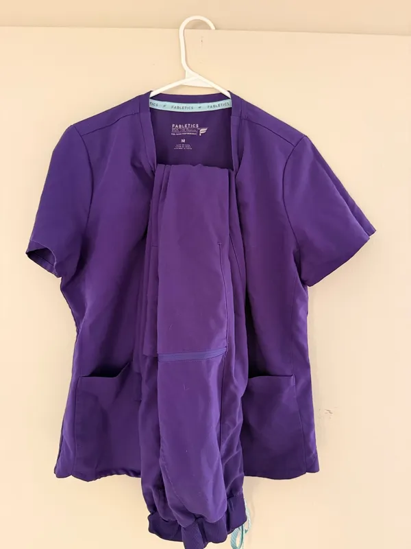 Fabletics Scrub Set - Image 5