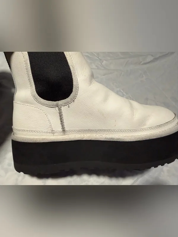 UGG White Leather Platform Chelsea Boots with Black Elastic size 8 - Image 7