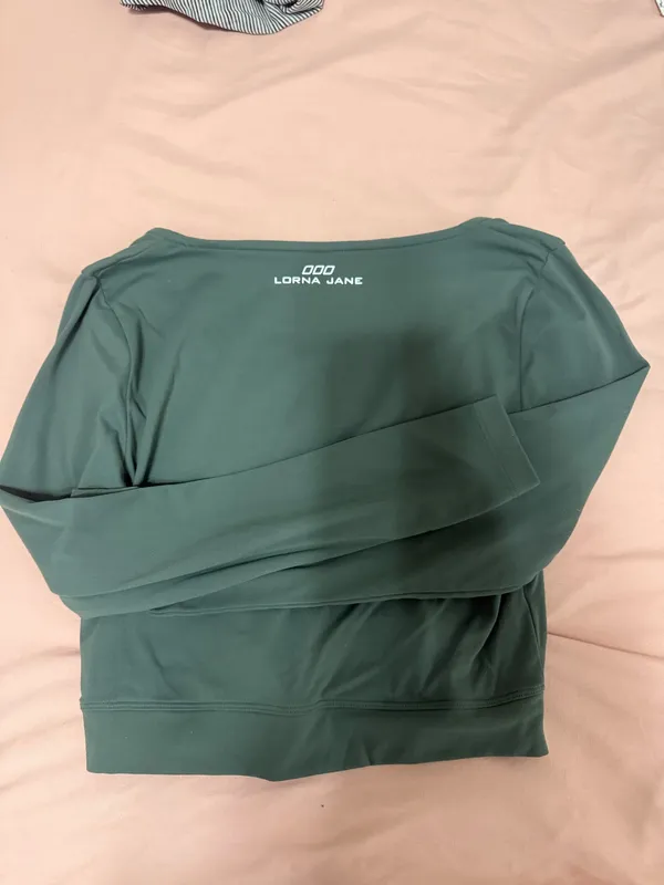 Lorna Jane green long sleeve crop top with criss-cross straps #activewear #fitness - Image 3