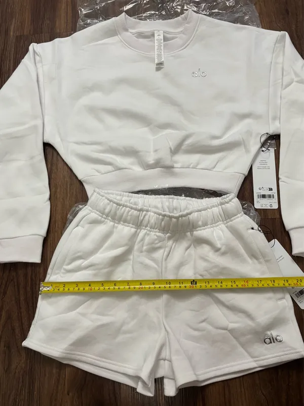 🤍✨Cropped Accolade Crewneck & Shorts Set – White (Size M) - Image 9