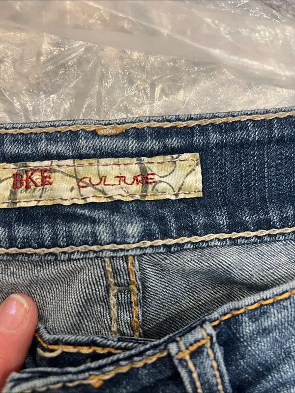 BKE Women's Faded Blue bootcut Jeans size 28/33 1/2. - Image 8