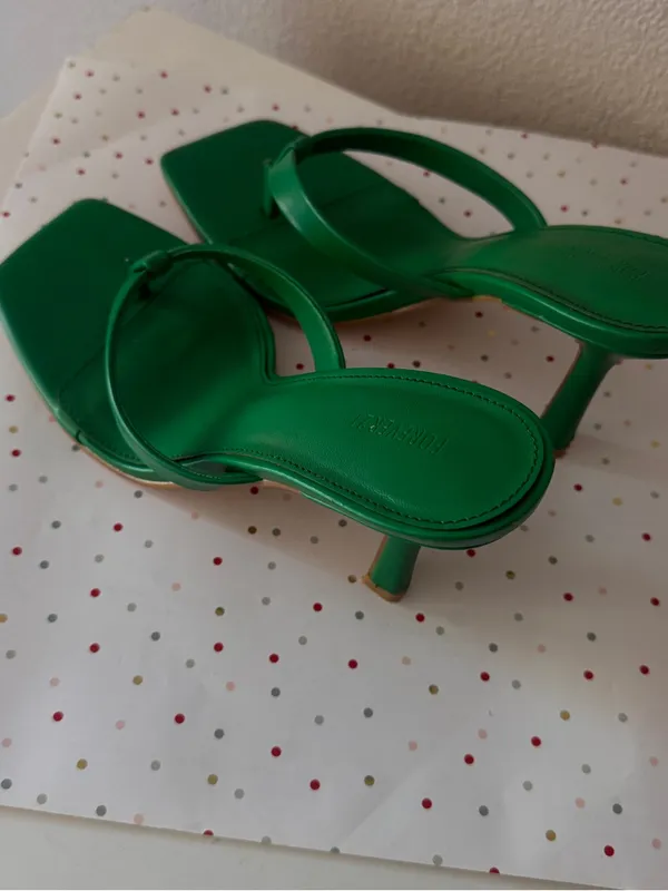 Elegant Green High-Heel Thong Sandals for Women - Image 2