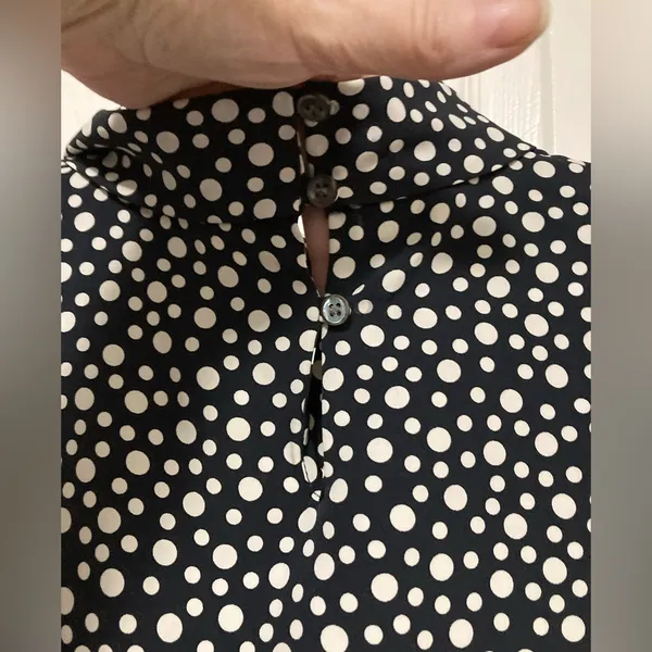 *Liz Clairborne Black Polka Dot Mock Neck Sleeveless Blouse #RB - Image 6