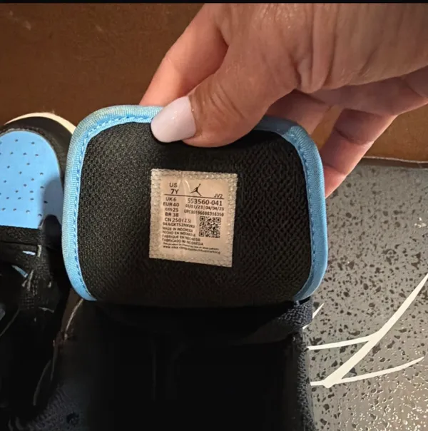 Air Jordan 1 low GS black/ university blue 7 Youth - Image 6