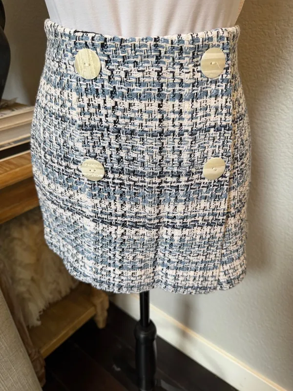 ZARA NWT Textured Tweed High Waist Skort Blue White Button Detail Size M - Image 4
