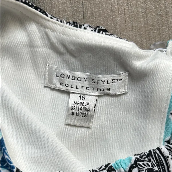 London Style Blue and White Paisley Maxi Dress - Image 2