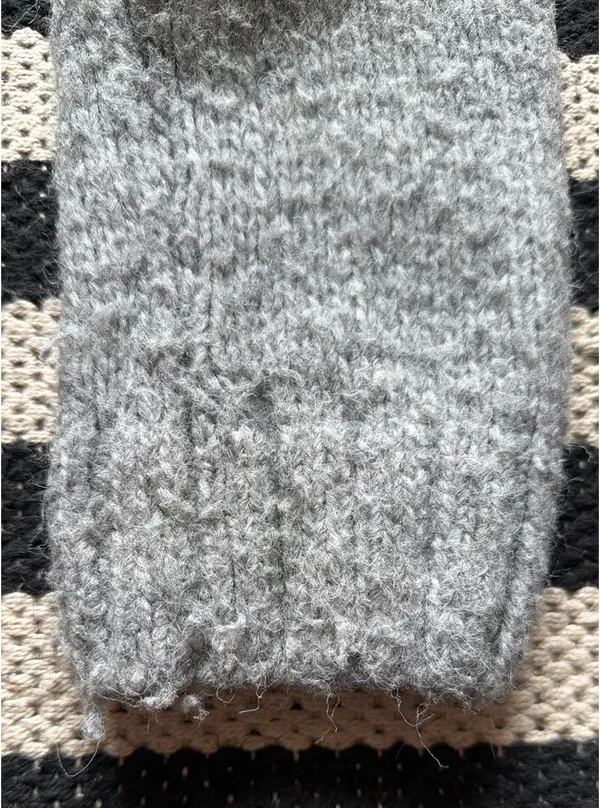 H&M Cropped Sweater - Image 3