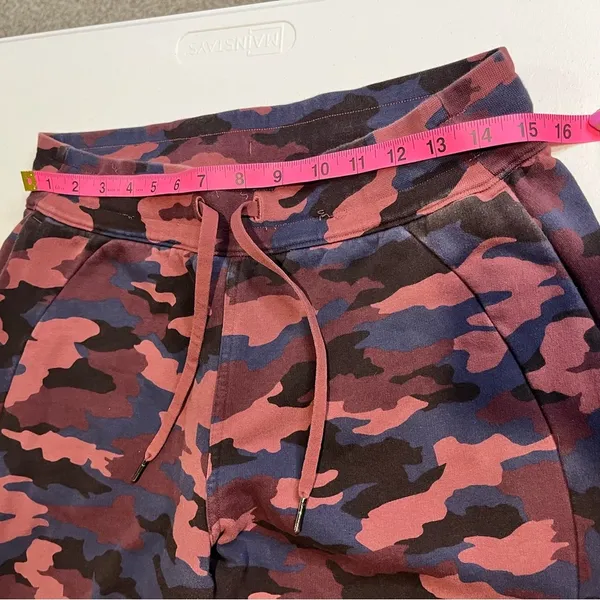 Lululemon Scuba High-Rise Jogger Heritage 365 Camo Smoky Red Night Sea Multi - Image 10