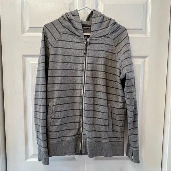 Lululemon top of the class‎ vented rear full zip hoodie size 8 gray - Image 2