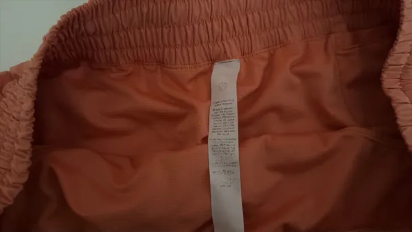 Lululemon Shorts Hotty Hot 2.5" - Image 3