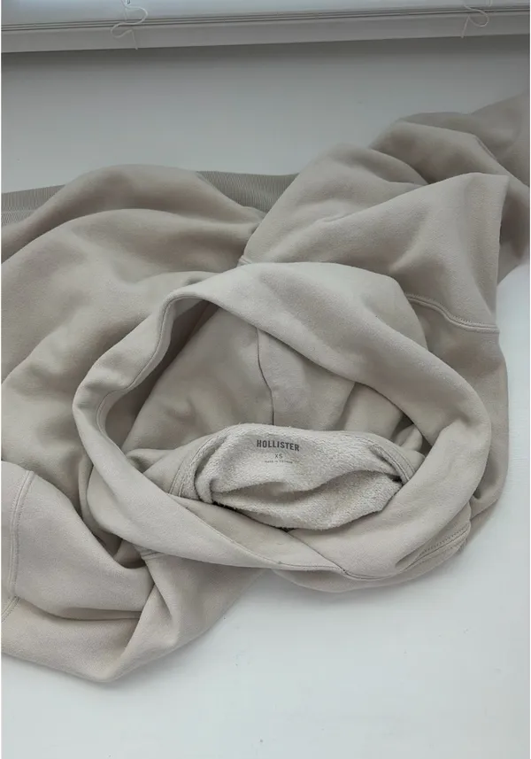 cream hollister hoodie - Image 3